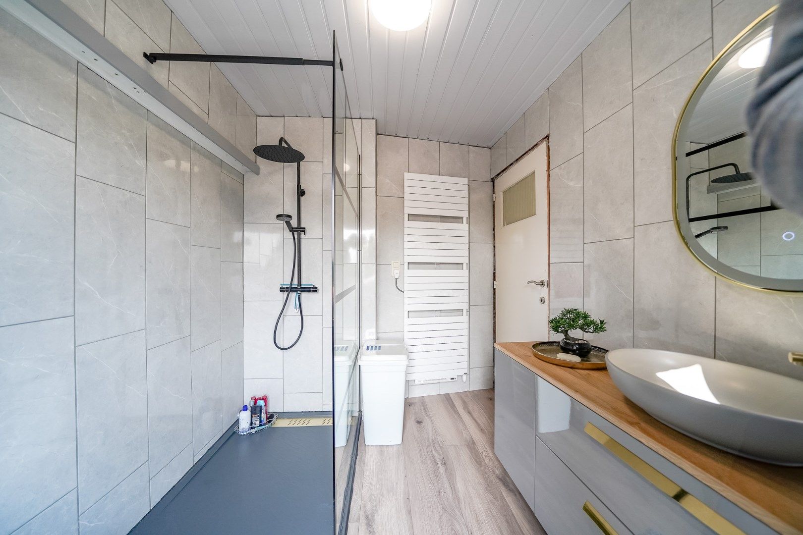Gezinswoning met diepe tuin en uitweg achteraan foto 21
