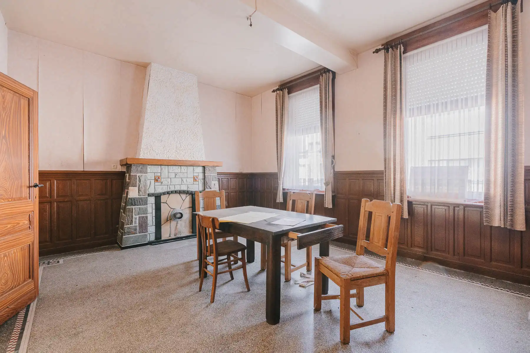 Karaktervolle, te renoveren woning met tal van mogelijkheden foto 5