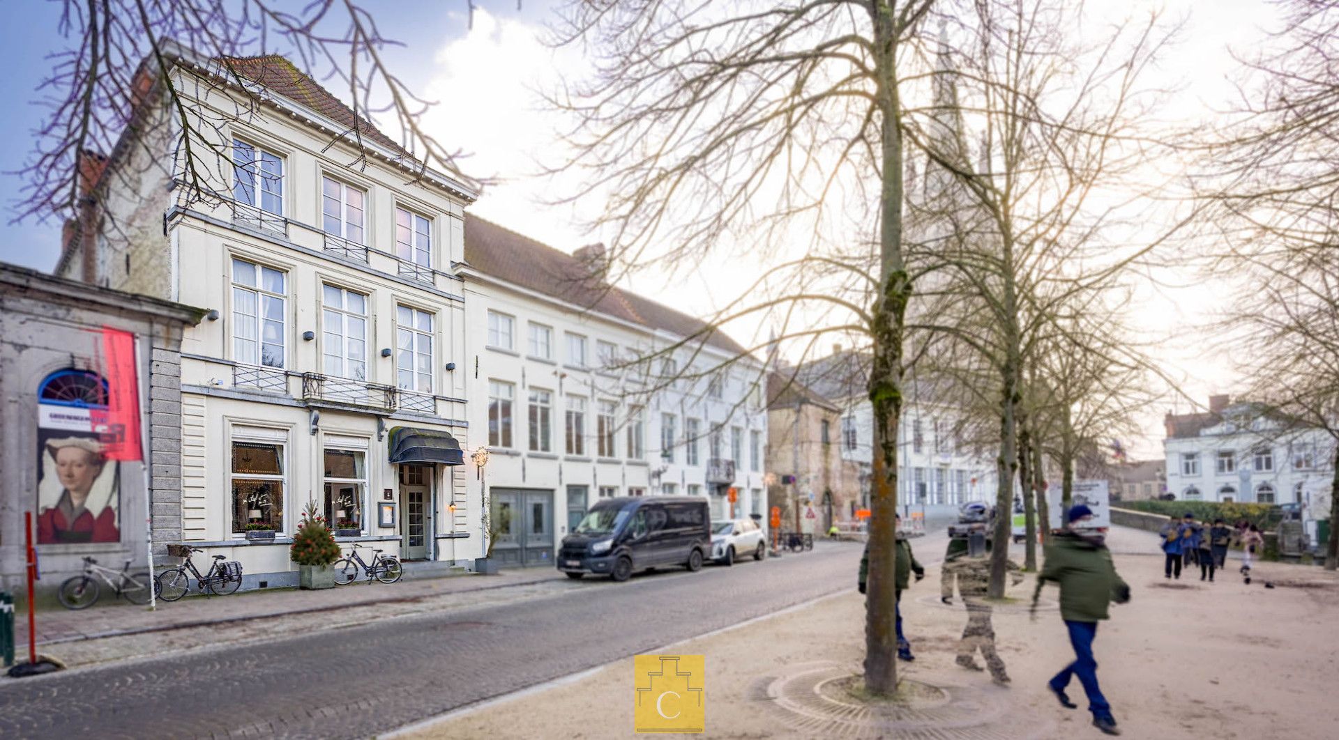 19e eeuws herenhuis-handelshuis op een toplocatie aan de Dijver, naast het Groeningemuseum foto 2