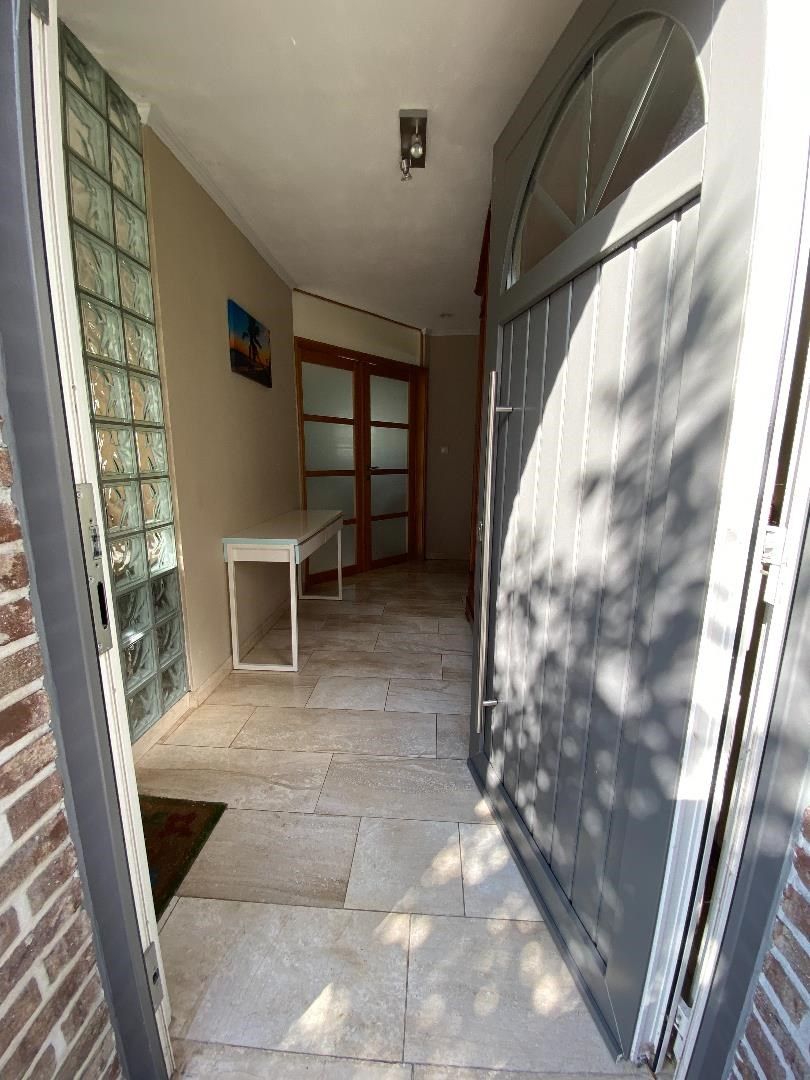 Alleenstaande woning met 4 slaapkamers en grote tuin foto 3