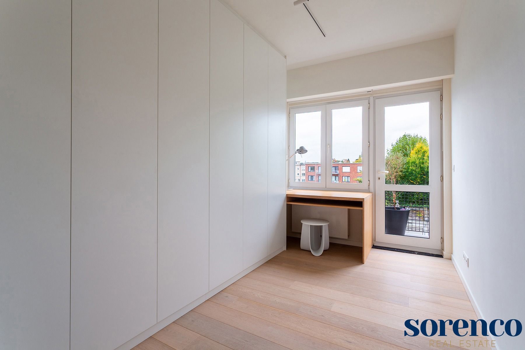 Wilrijk - Gerenoveerd en lichtrijk hoekapp.+ terras. foto 17