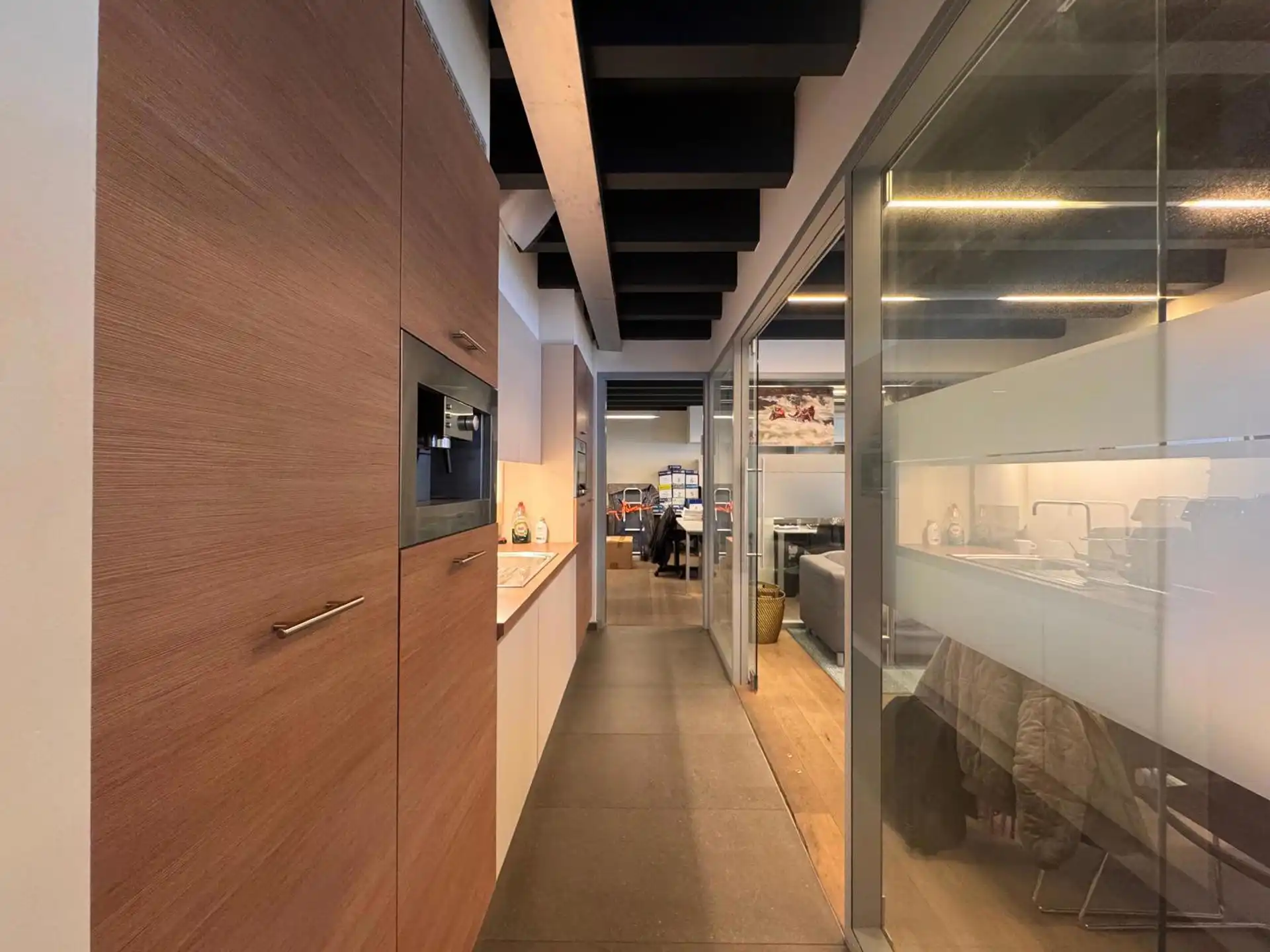 Kantoor met kelder te koop in het hart van de diamantwijk foto 3