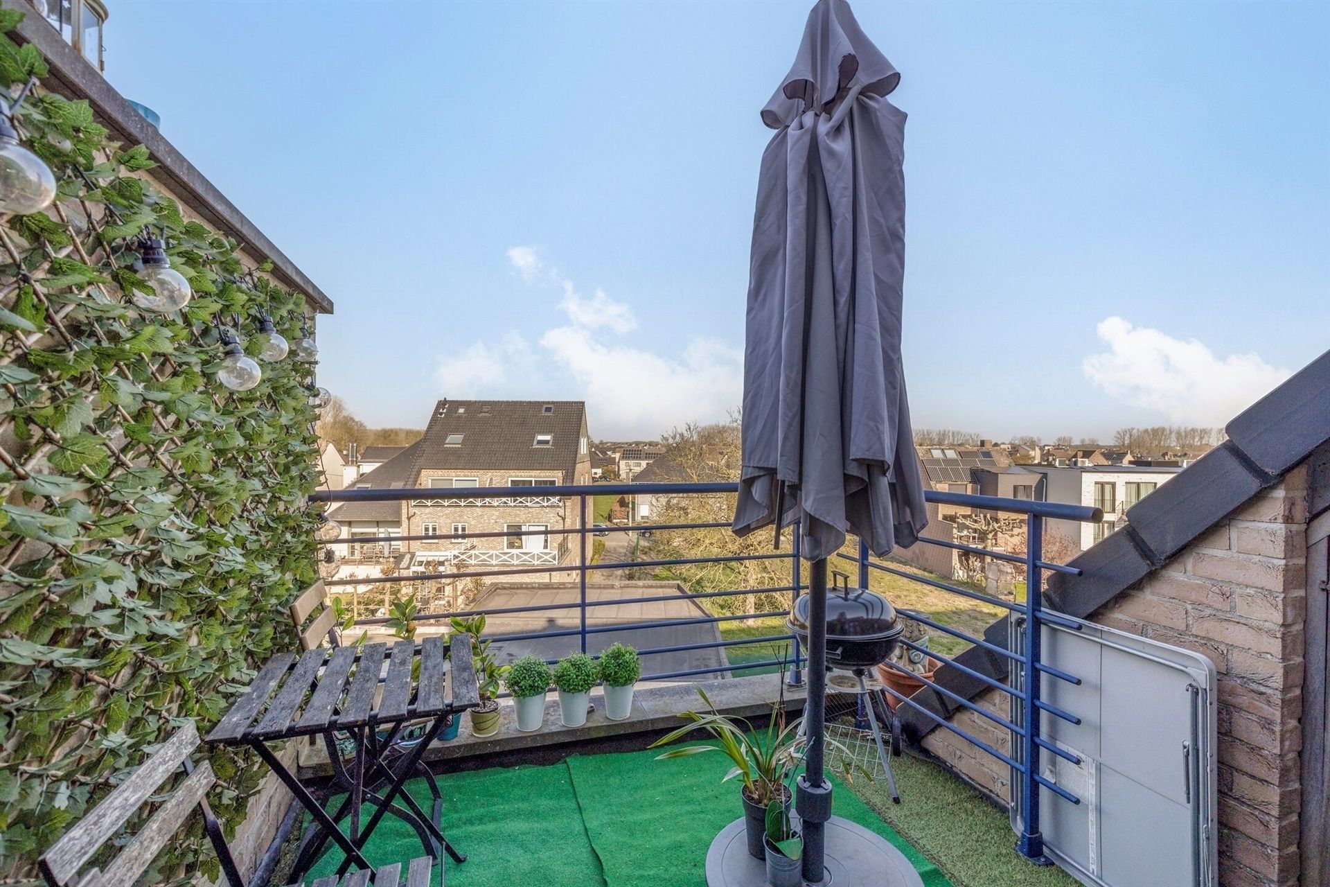 Duplex met 2 slaapkamers & 2 extra zolderkamers foto 2