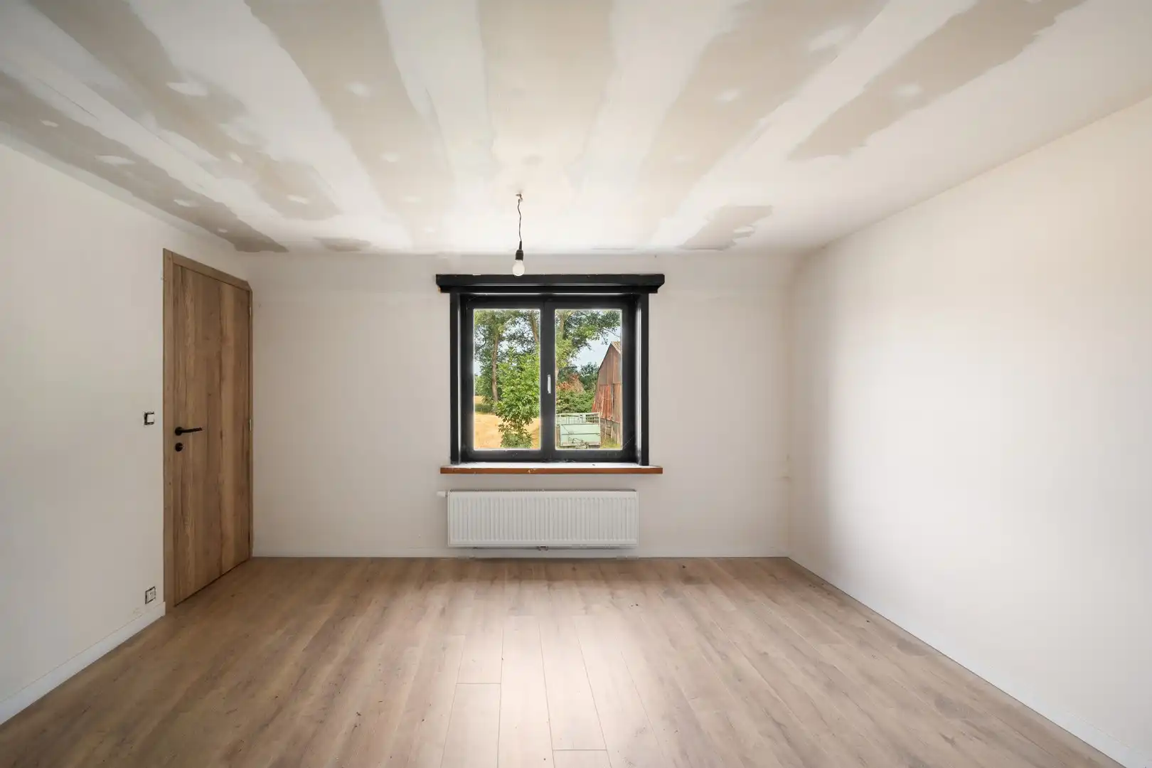 Ruime halfopen woning met 5 slaapkamers, grote tuin en prachtig open zicht in Lapscheure. foto 11