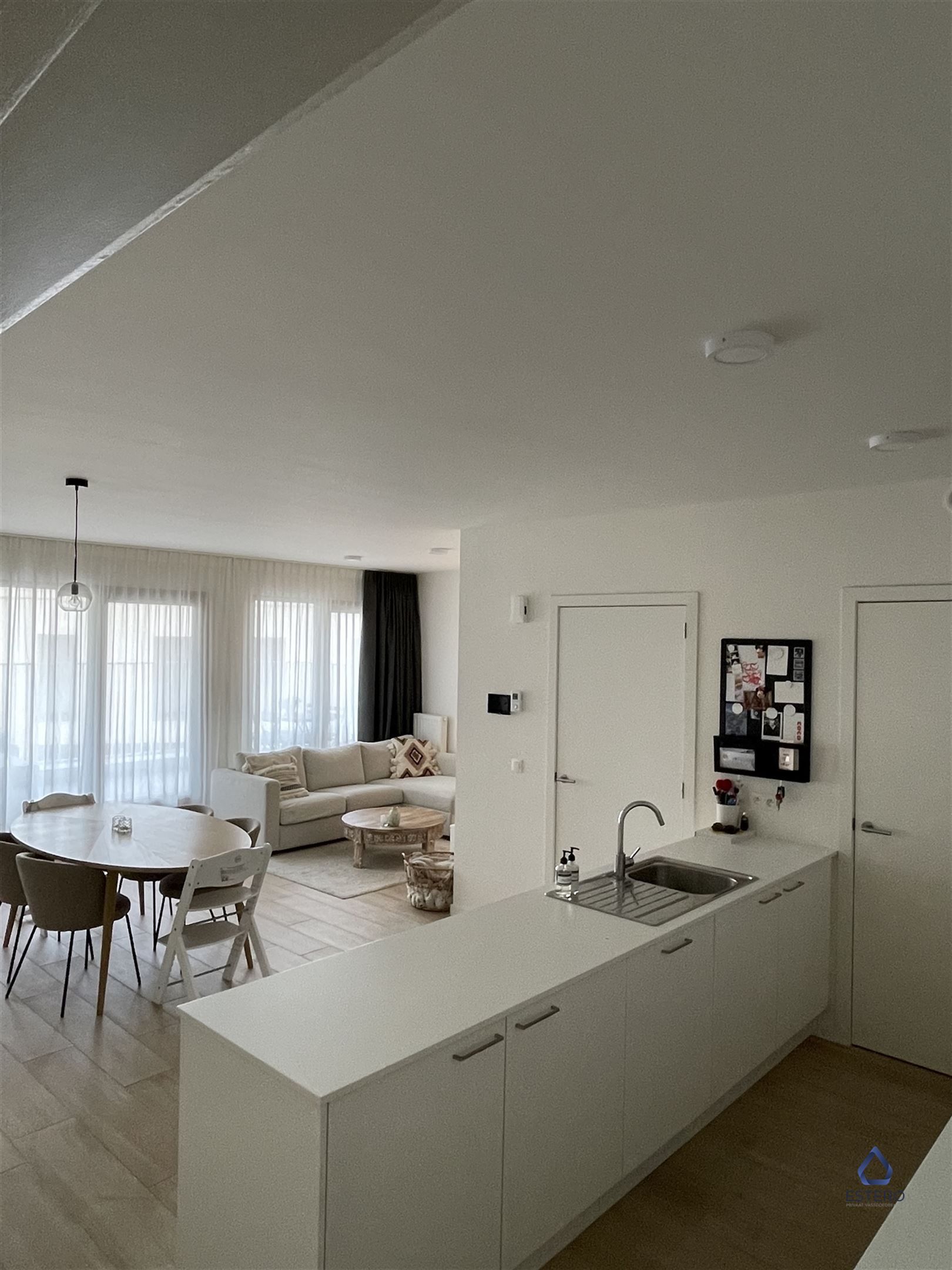 Nieuwbouw met 3 slaapkamer en 2 badkamers + parking foto 14