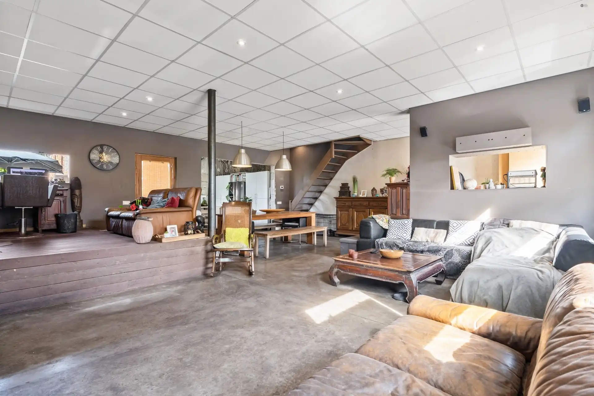 verder af te werken woning met grote garage foto 3