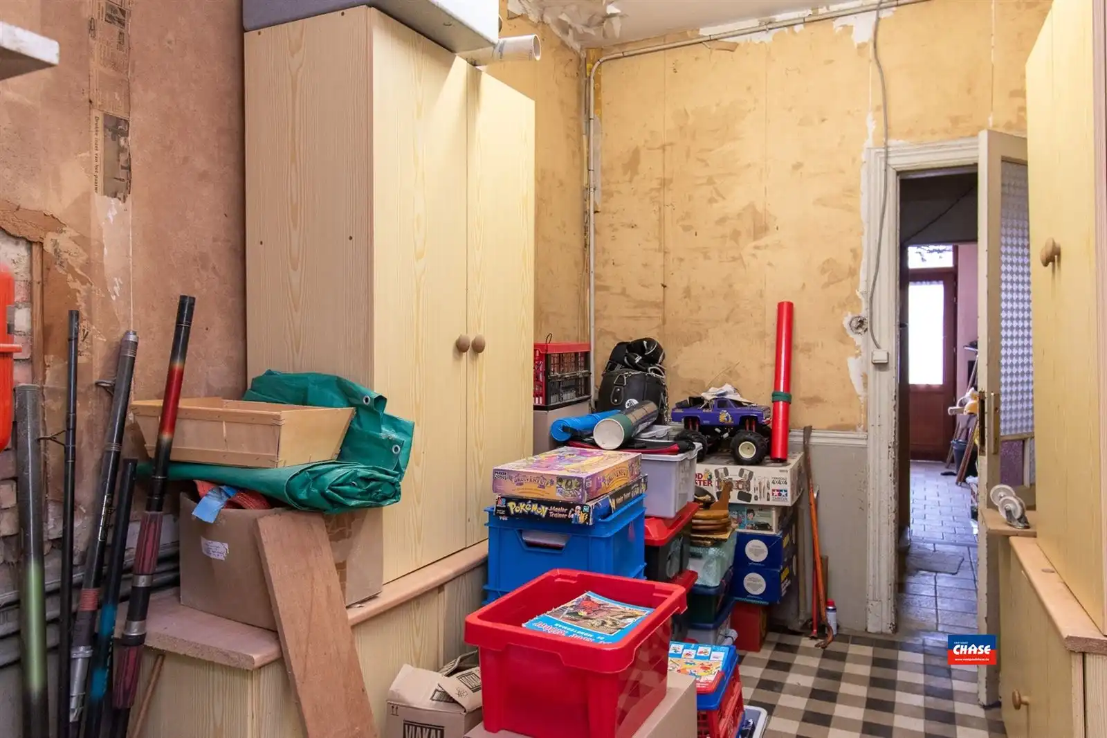 Te renoveren rijwoning met magazijn foto 11