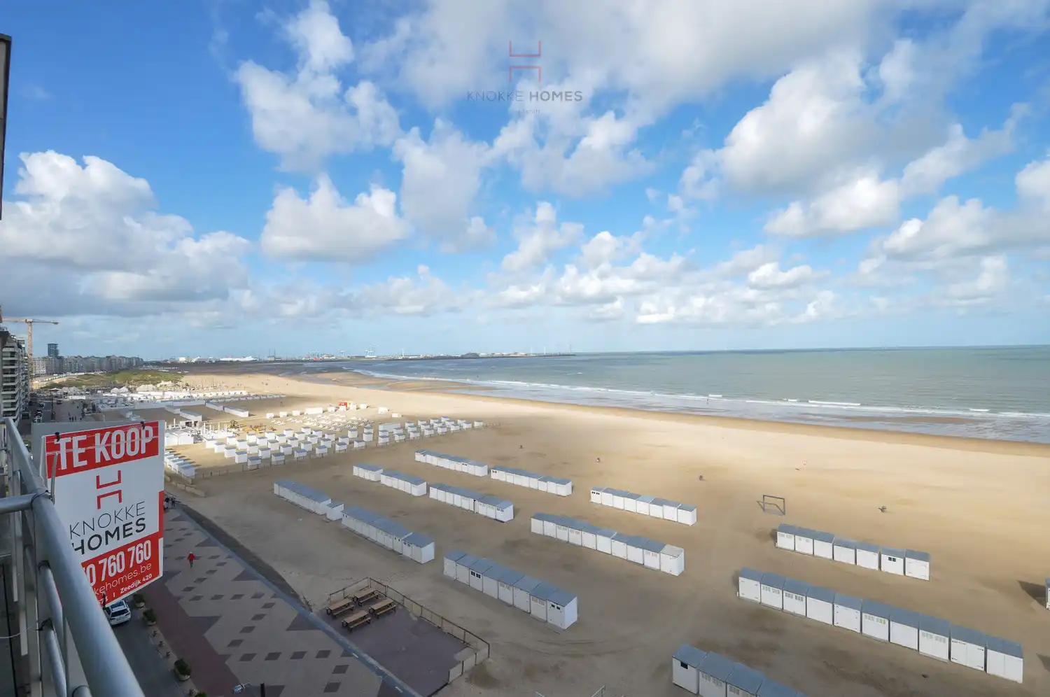 Gerenoveerd appartement met panoramisch zeezicht aan de Zeedijk in Knokke-Duinbergen foto 2