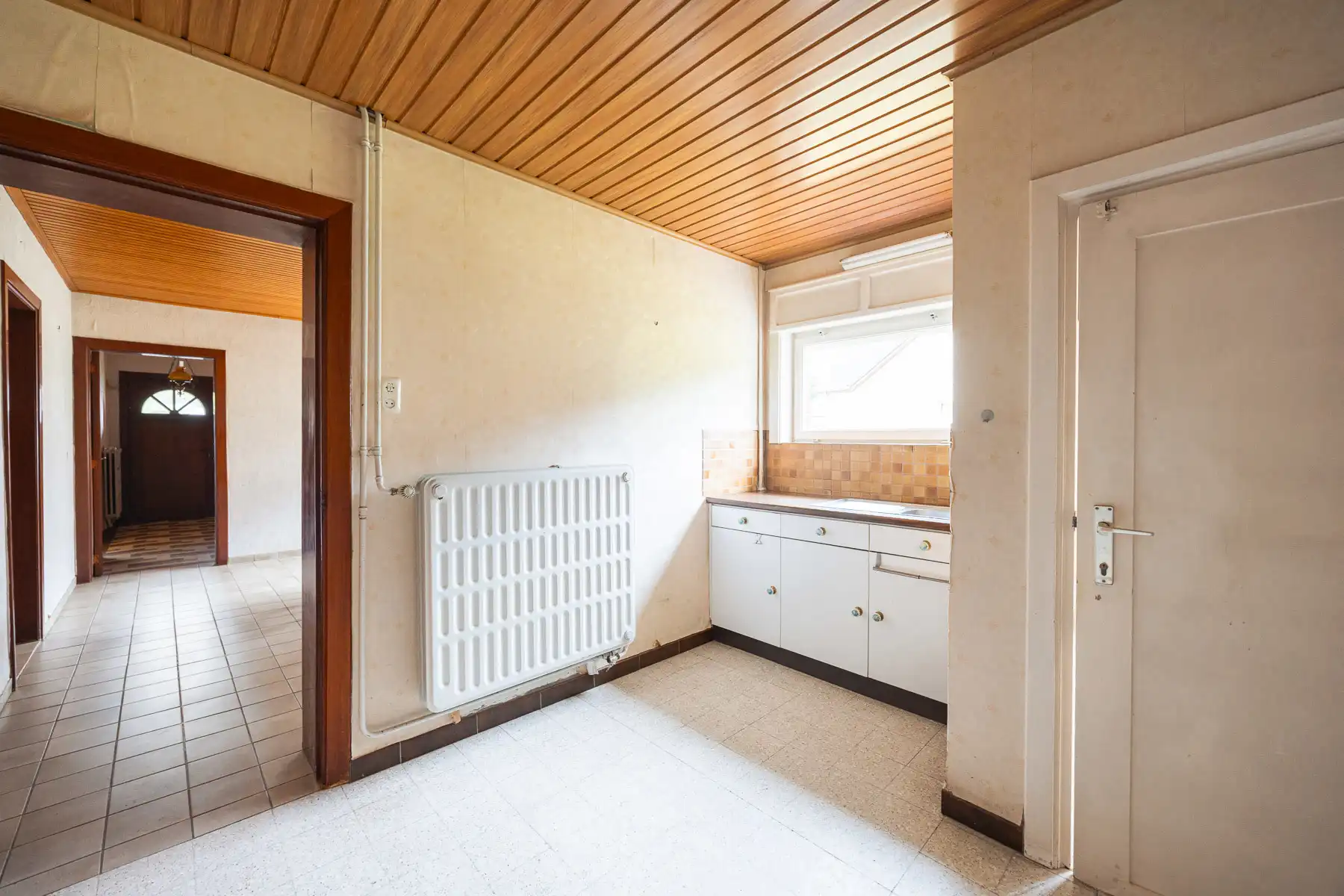 Karakterwoning met veel renovatiepotentieel op toplocatie foto 16