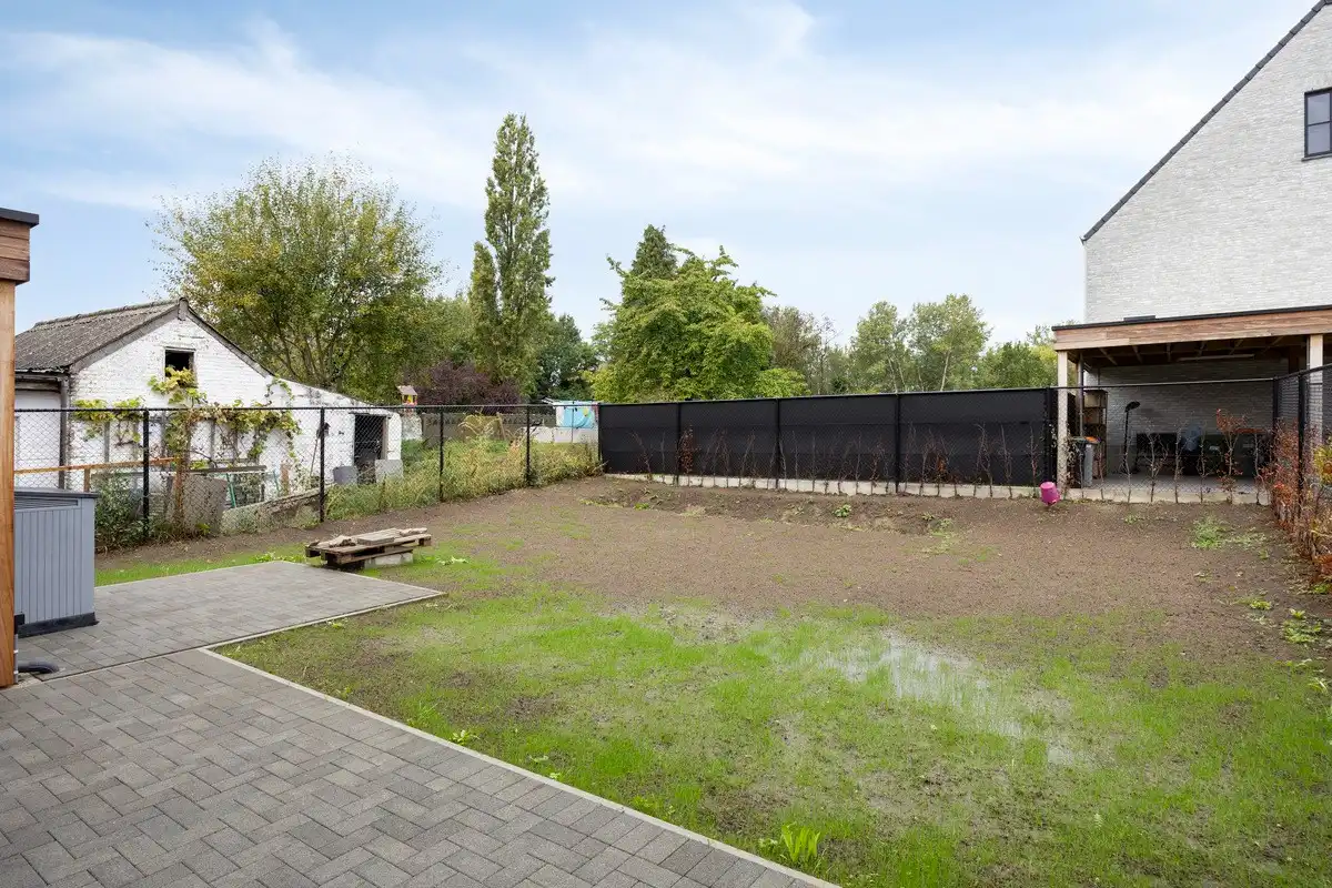 Recente halfopen bebouwing met 3 slaapkamers en carport foto 17