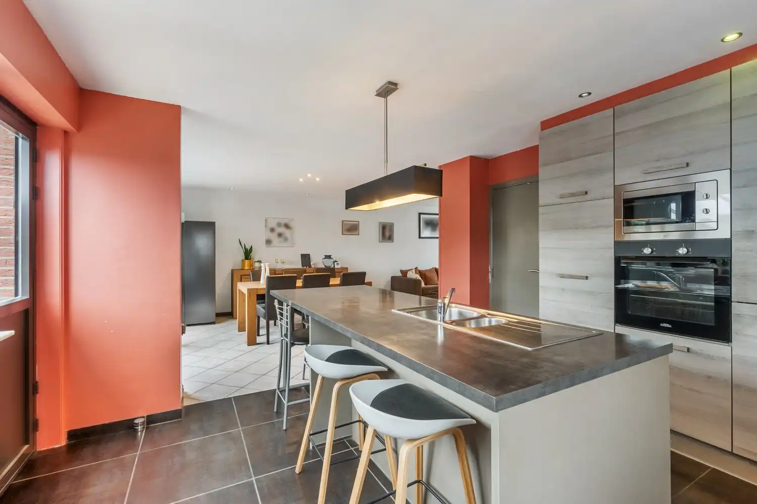 Halfopen gezinswoning met 3 slaapkamers, kelder en aangename tuin in Nieuwerkerken foto 8