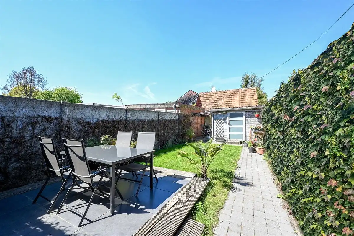 Leuke (starters)woning met zij-ingang foto 18