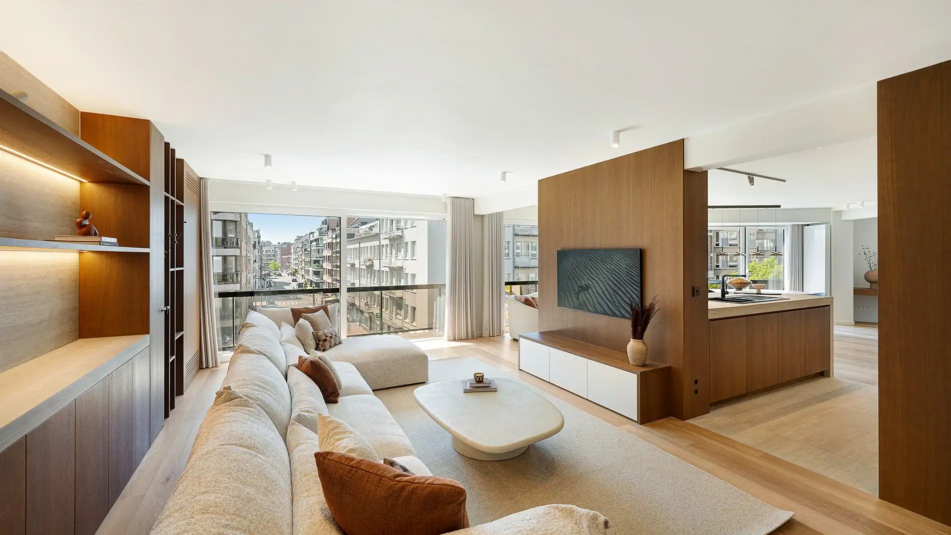 Subliem gerenoveerd, ruim hoekappartement foto 5