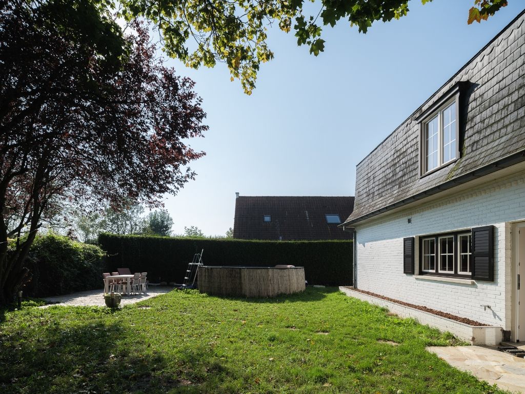 Alleenstaande Franse villa met eigen stijl en ruime tuin gelegen in de Pinte foto 17