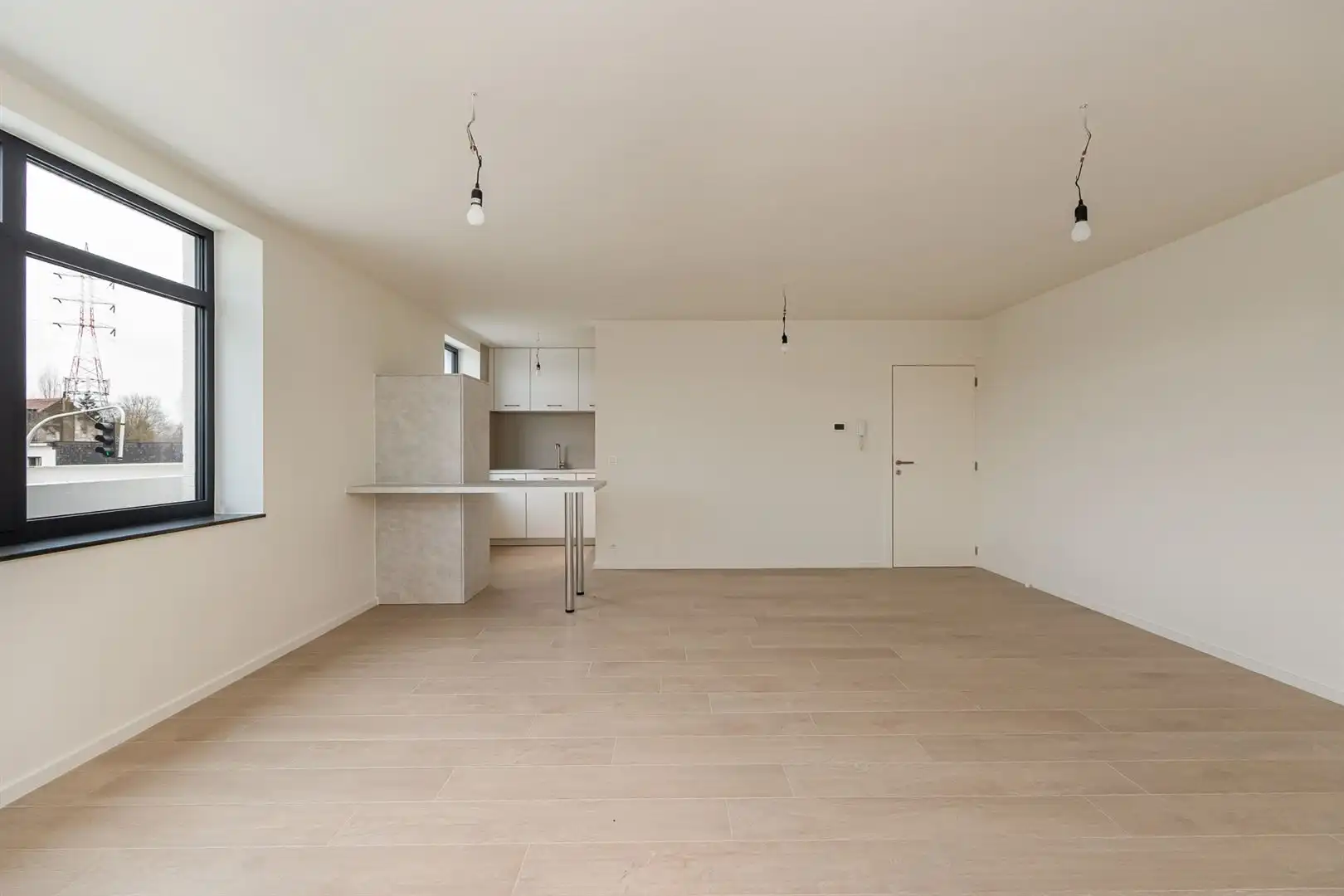 Gerenoveerd en instapklaar appartement met 2 slaapkamers foto 3
