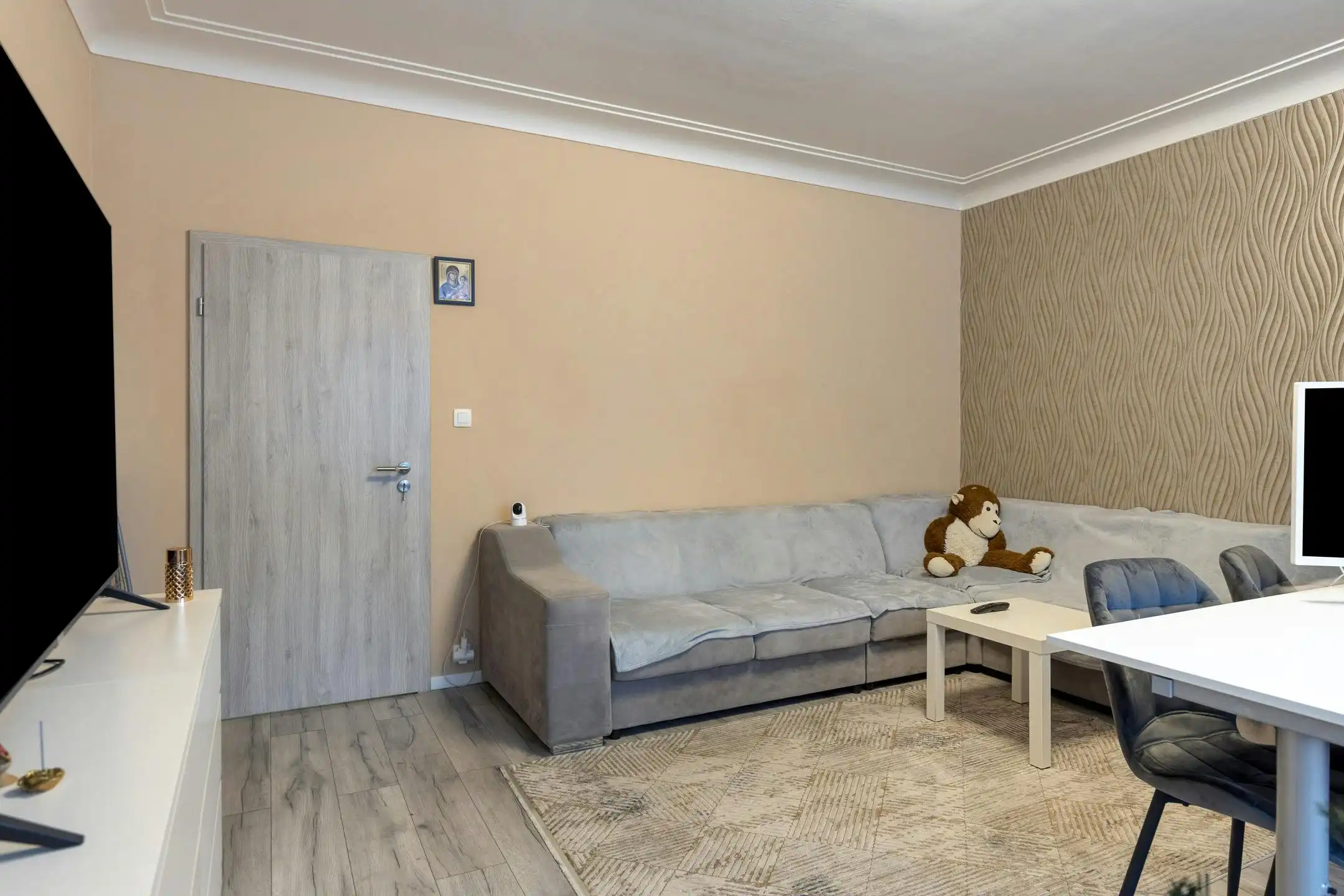 Gerenoveerd gelijkvloers appartement te koop in Merksem foto 4