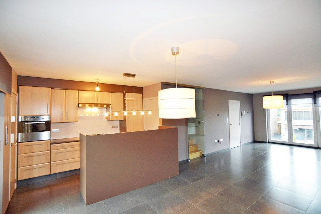 Modern triplex appartement met 3 slpks, terras, kelderberging en autostaanplaats. foto 4
