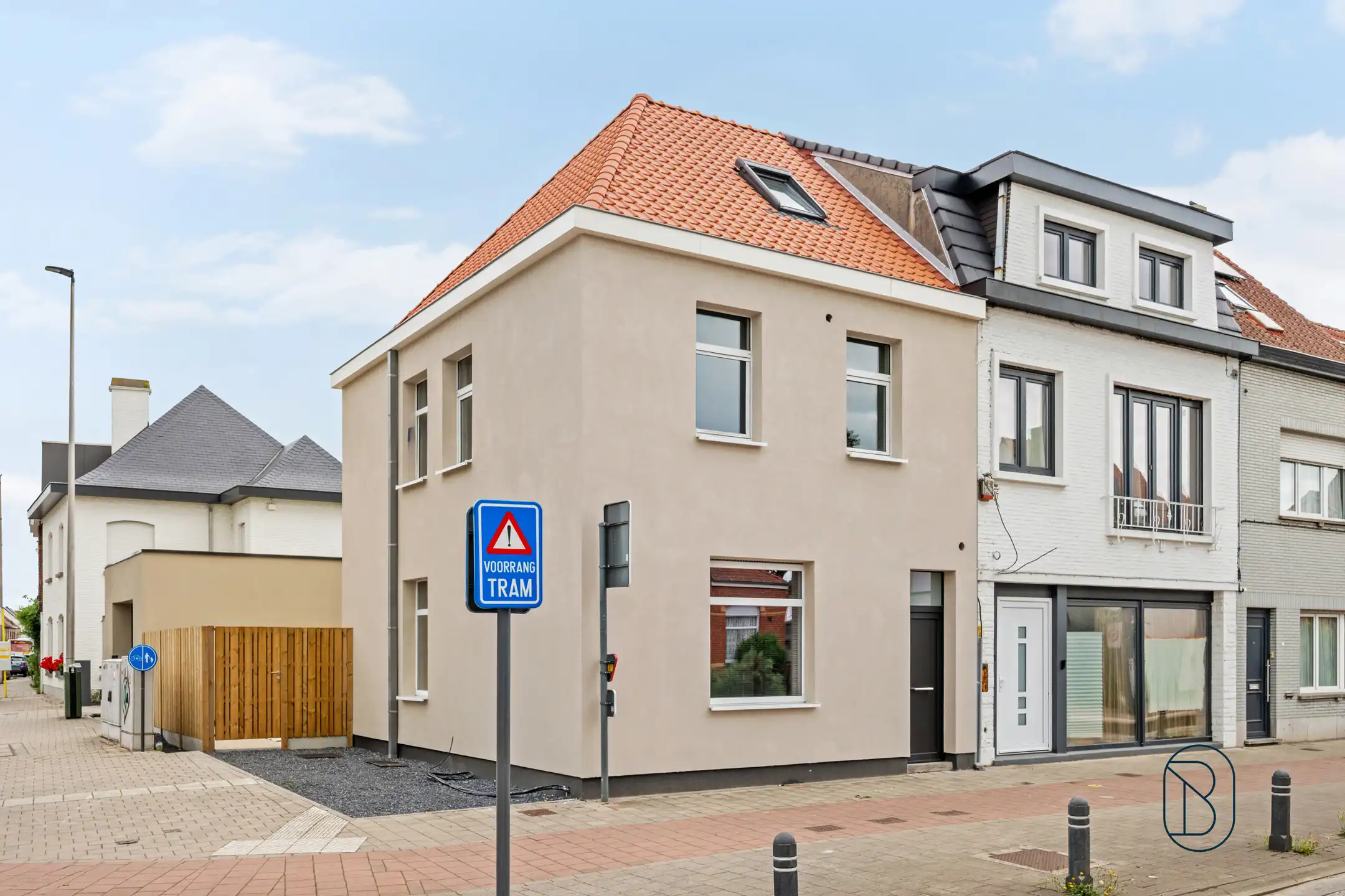 Kwalitatief gerenoveerde woning met 3 slk en leuk terras!  foto 13
