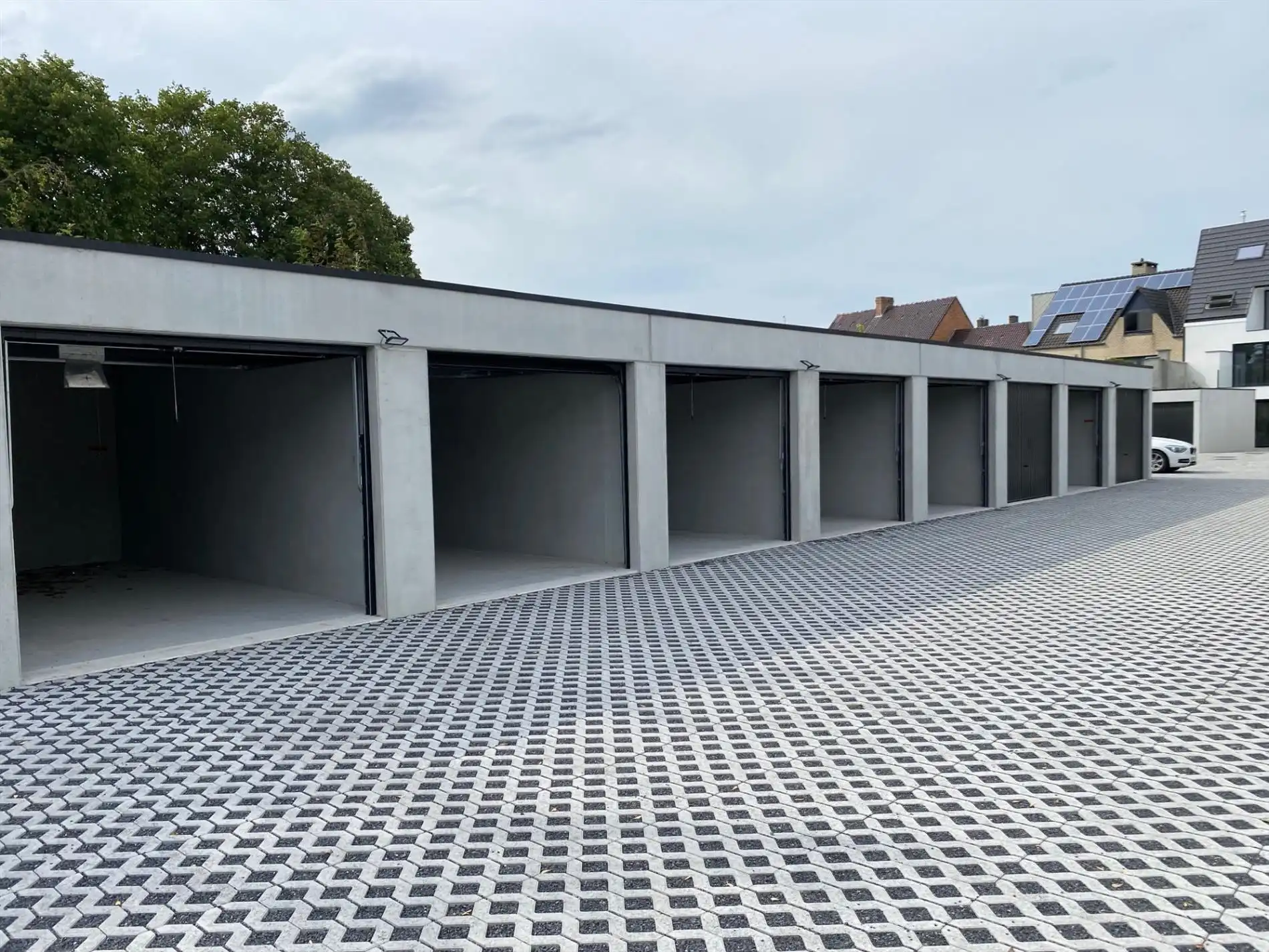 nieuwbouwgarage te huur te Eernegem foto 2