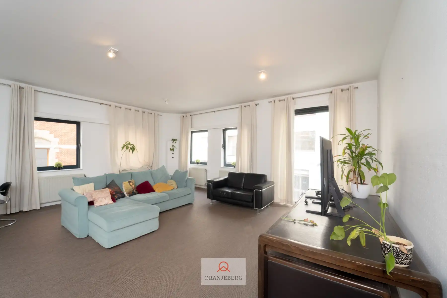 Ruim 2 slpk appartement vlakbij Sint-Baafsplein hartje Gent foto 3