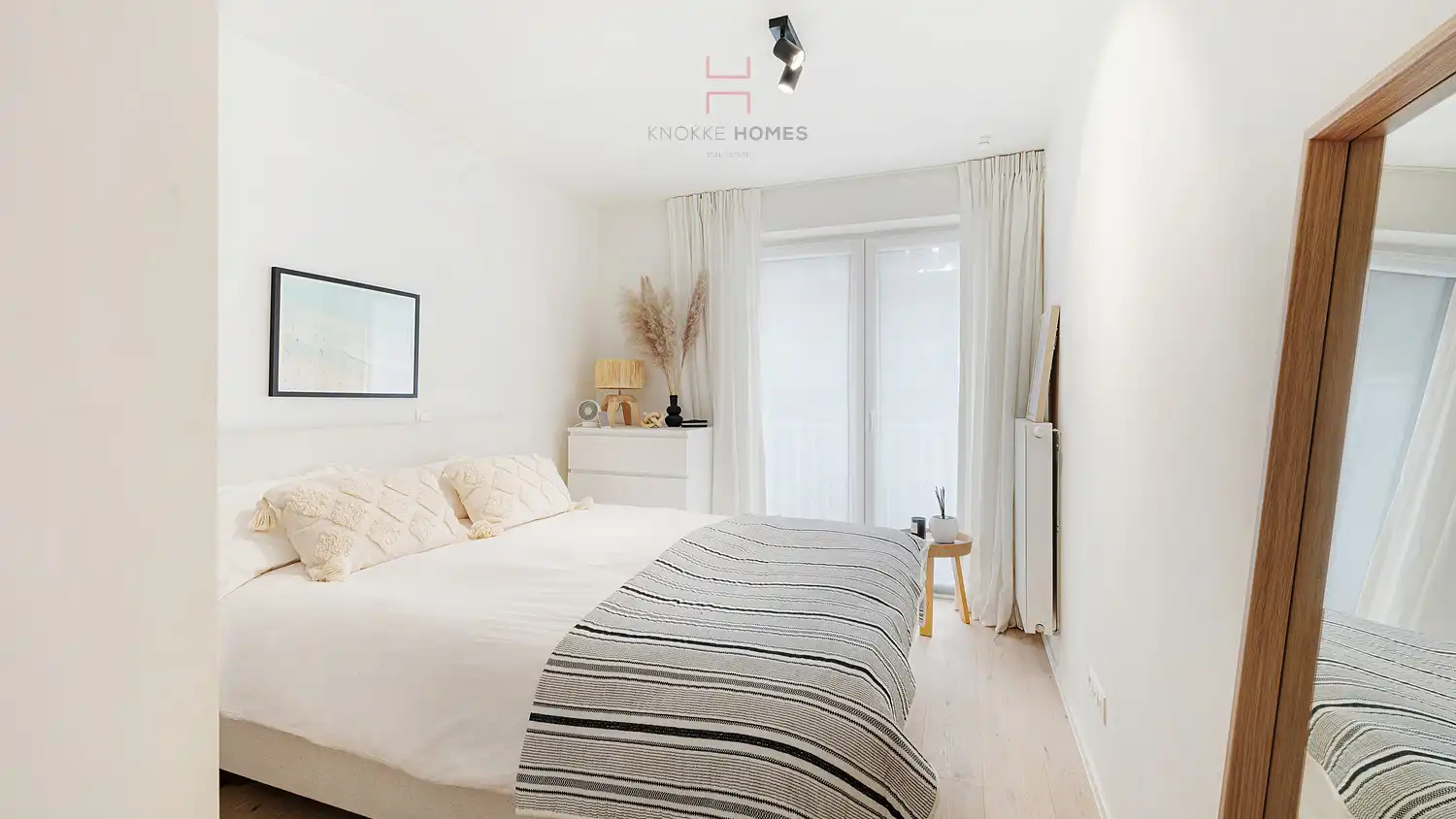 Bijzonder smaakvol ingericht luxe-appartement met ruim Zuidgericht terras vlakbij de zeedijk in Duinbergen foto 15