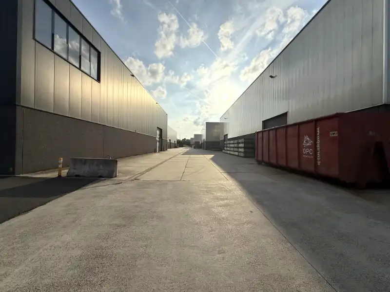 Recent magazijn van 1.062 m² met 2 sectionaalpoorten op toplocatie in Oostakker foto 15