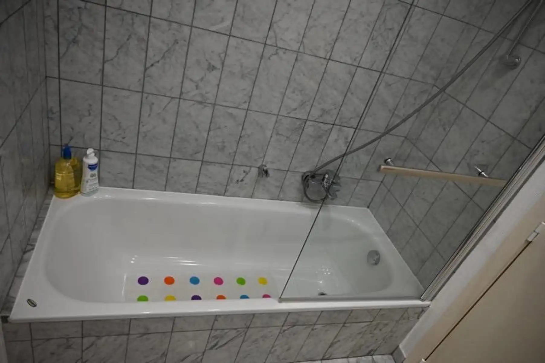 2 slaapkamer gemeubeld appartement met terras foto 9