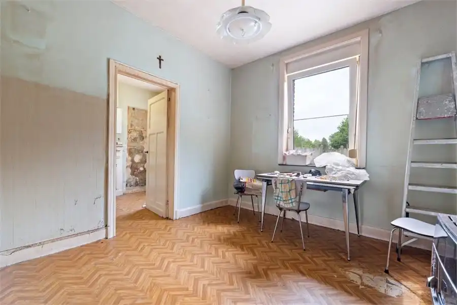 TE RENOVEREN GEZINSWONING MET LOODS IN HET LANDELIJKE GINGELOM foto 14