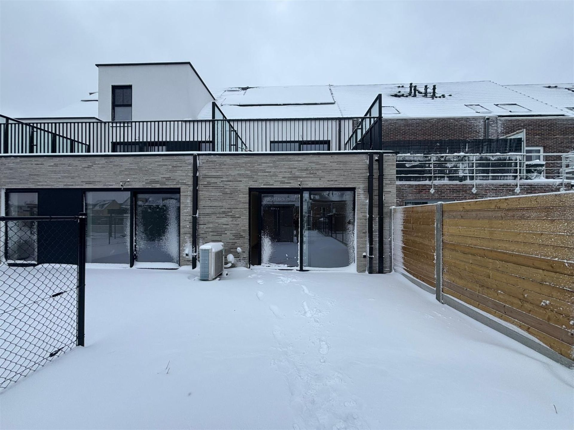 Zeer rustig gelegen, stijlvol nieuwbouwappartement met tuin en terras in Opwijk! foto 3