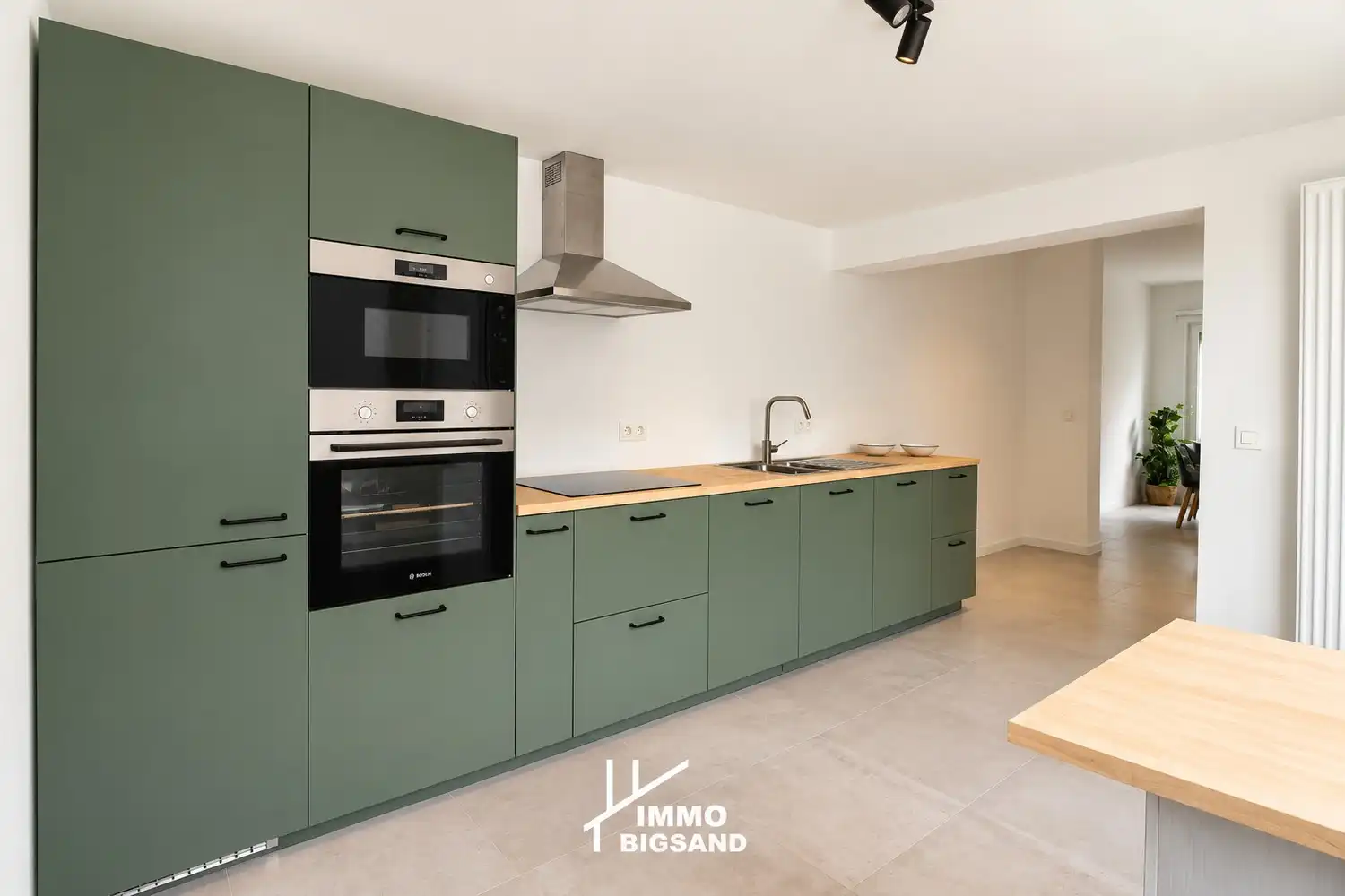 Volledig gerenoveerde woning met tuin en 3 slaapkamers met uitweg foto 6