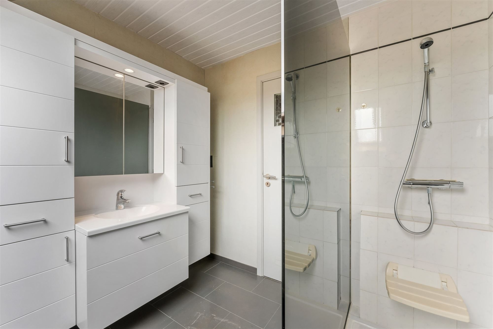 OP TE FRISSEN WONING MET 4 SLAAPKAMERS RUSTIG GELEGEN OP EEN PERCEEL VAN 7A41CA TE PAAL foto 17