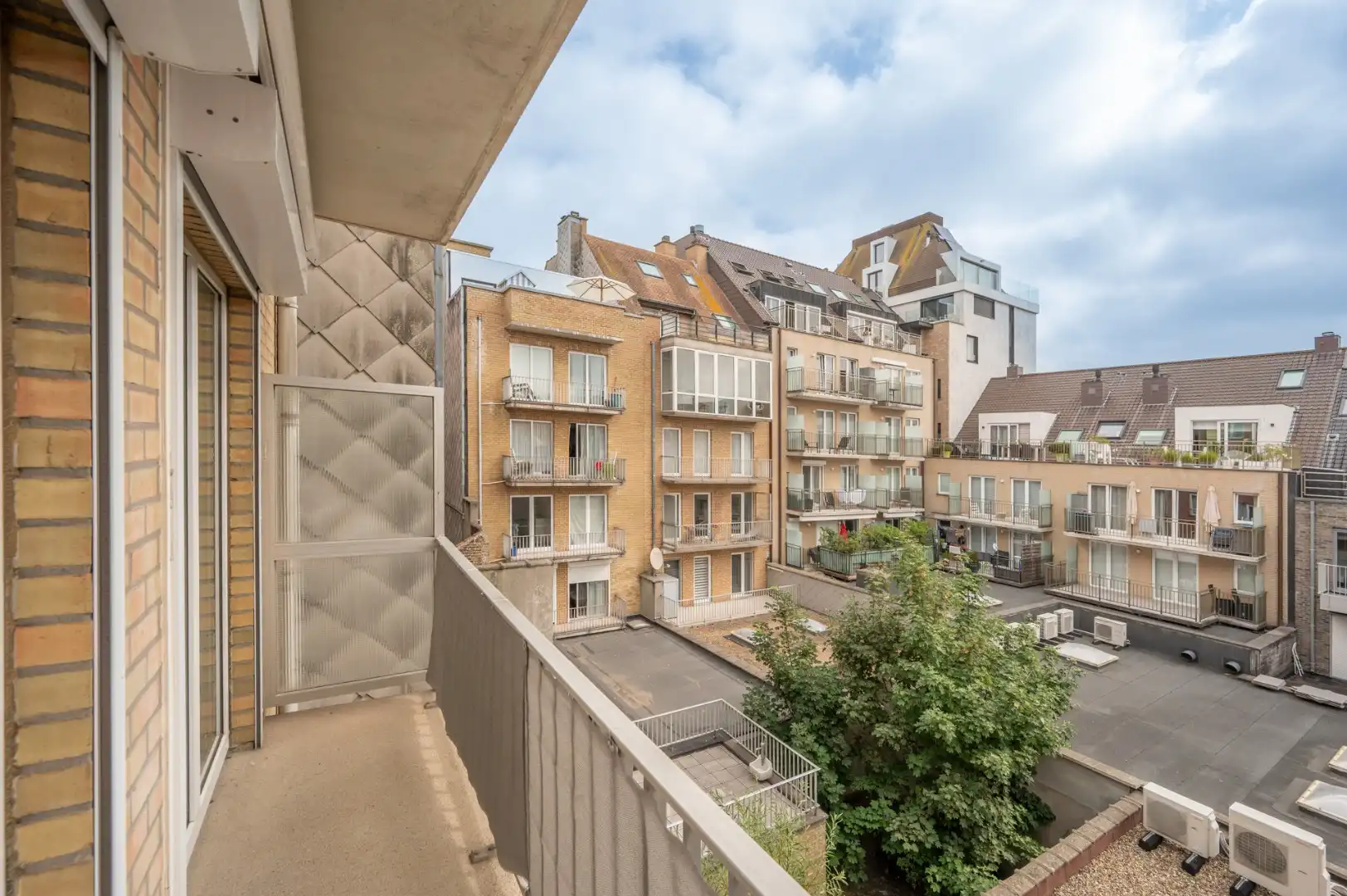 Ruim appartement met 2 volwaardige slaapkamers en west-orientatie op Lippenslaan foto 15