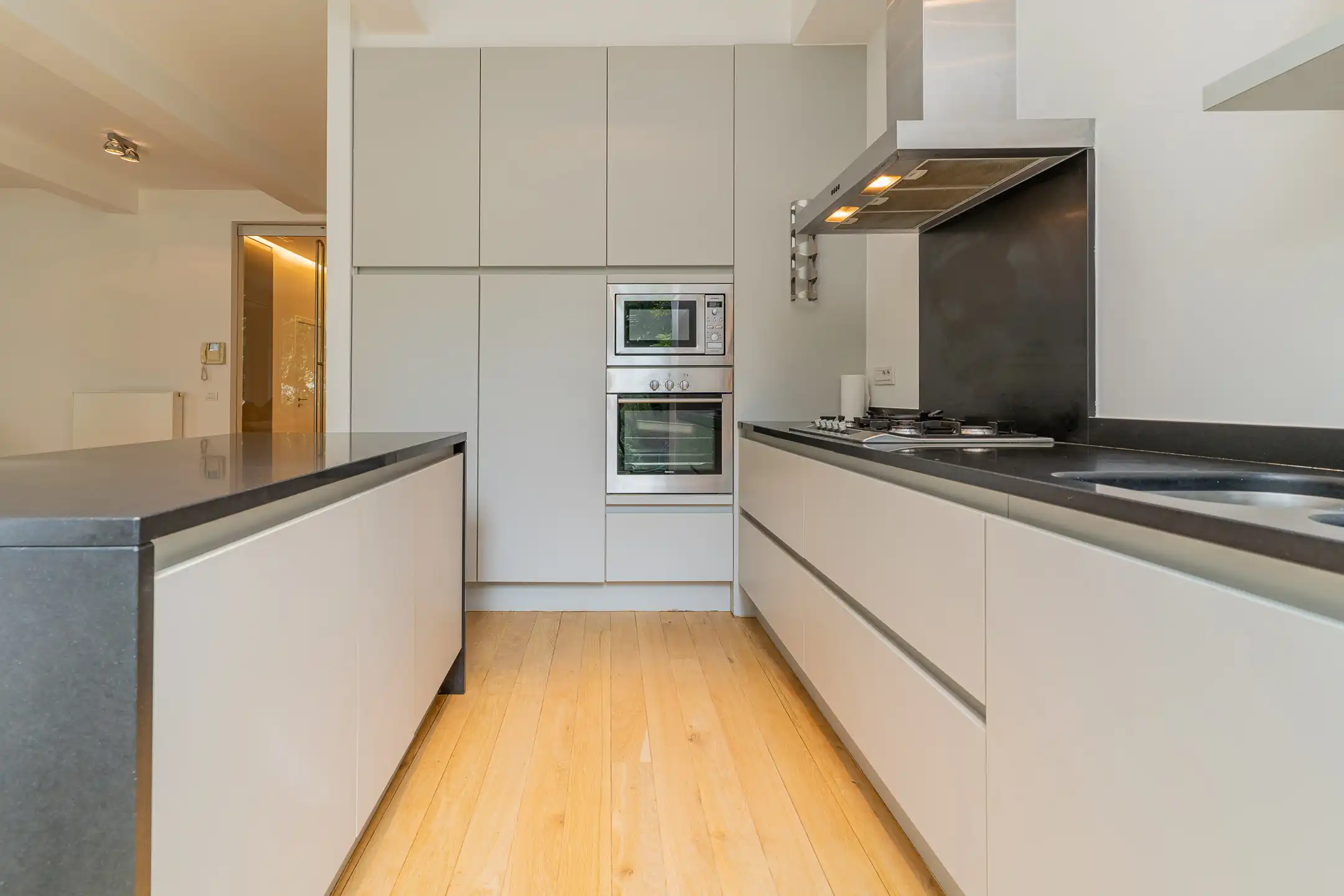 ANTWERP - Tweeslaapkamer appartement nabij de Vogelmarkt foto 4