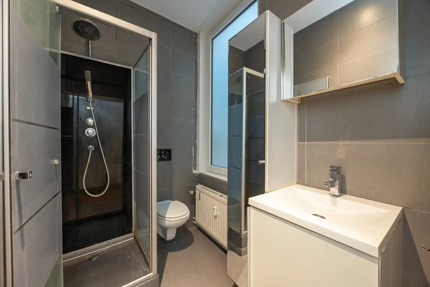 Instapklaar 1-slpkamerappartement op toplocatie in centrum Antwerpen foto 11