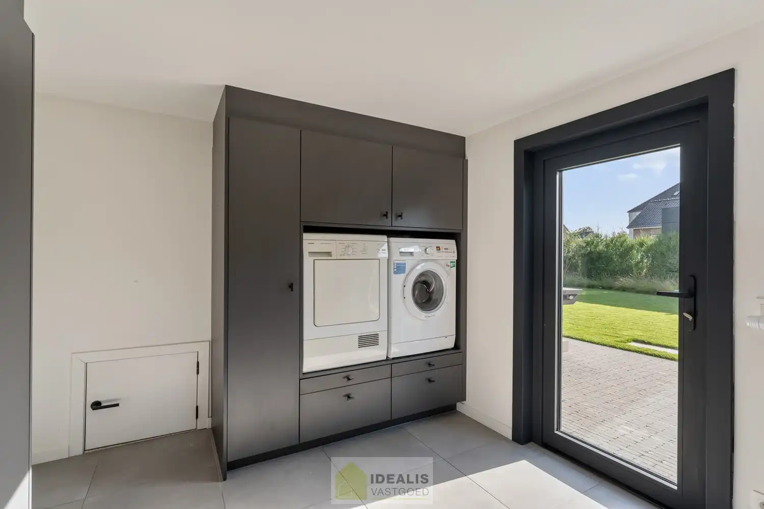 IDEALIS VASTGOED – Een prachtige instapklare woning in het fijne Hamont op een steenworp van de NL-grens! foto 47
