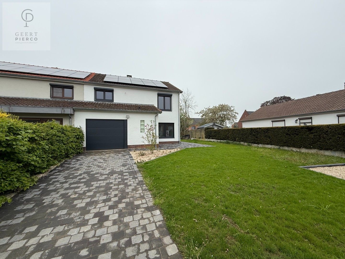 Gerenoveerde halfopen bebouwing gelegen in het rustige Gingelom. foto 2