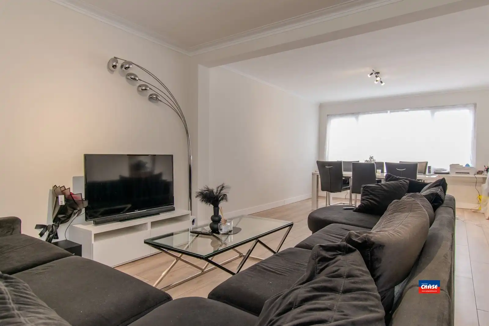 Knap gerenovereerd appartement met 2 slaapkamers en garagebox foto 7