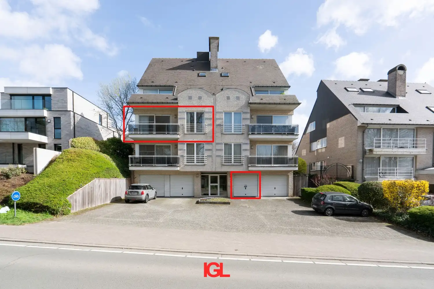 Appartement met terras en garage te koop nabij wachtvijvers centrum Sint-Pieters-Leeuw foto {{pictureIndex}}