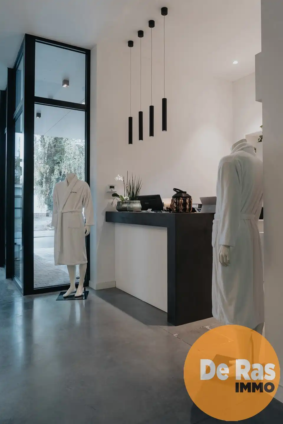 NIEUWERKERKEN – Commercieel pand met wellnessfaciliteiten foto 3