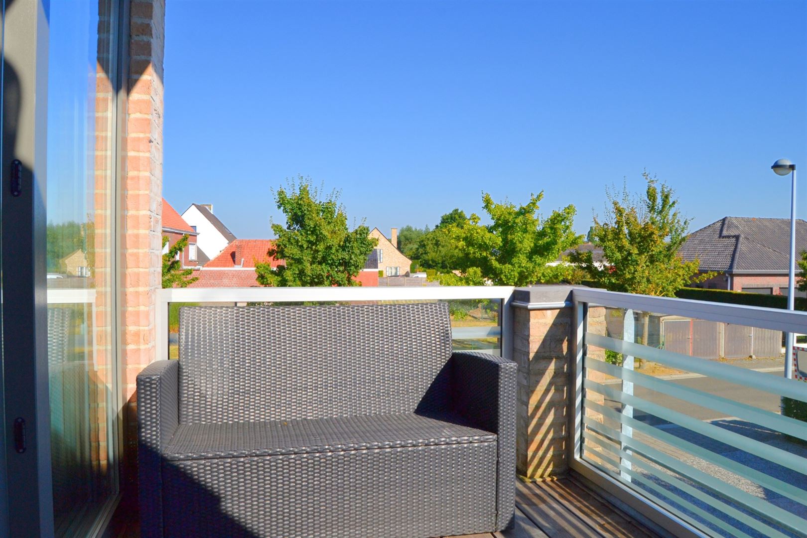 Recent 2-slaapkamer appartement met zonnig terras te Zingem foto 6