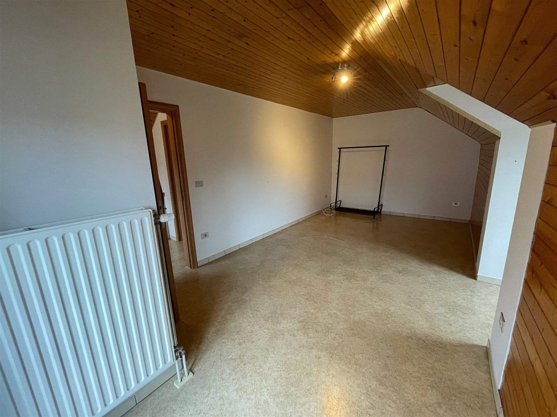 Gunstig gelegen 3 slaapkamer duplex appartement met garage.  foto 21