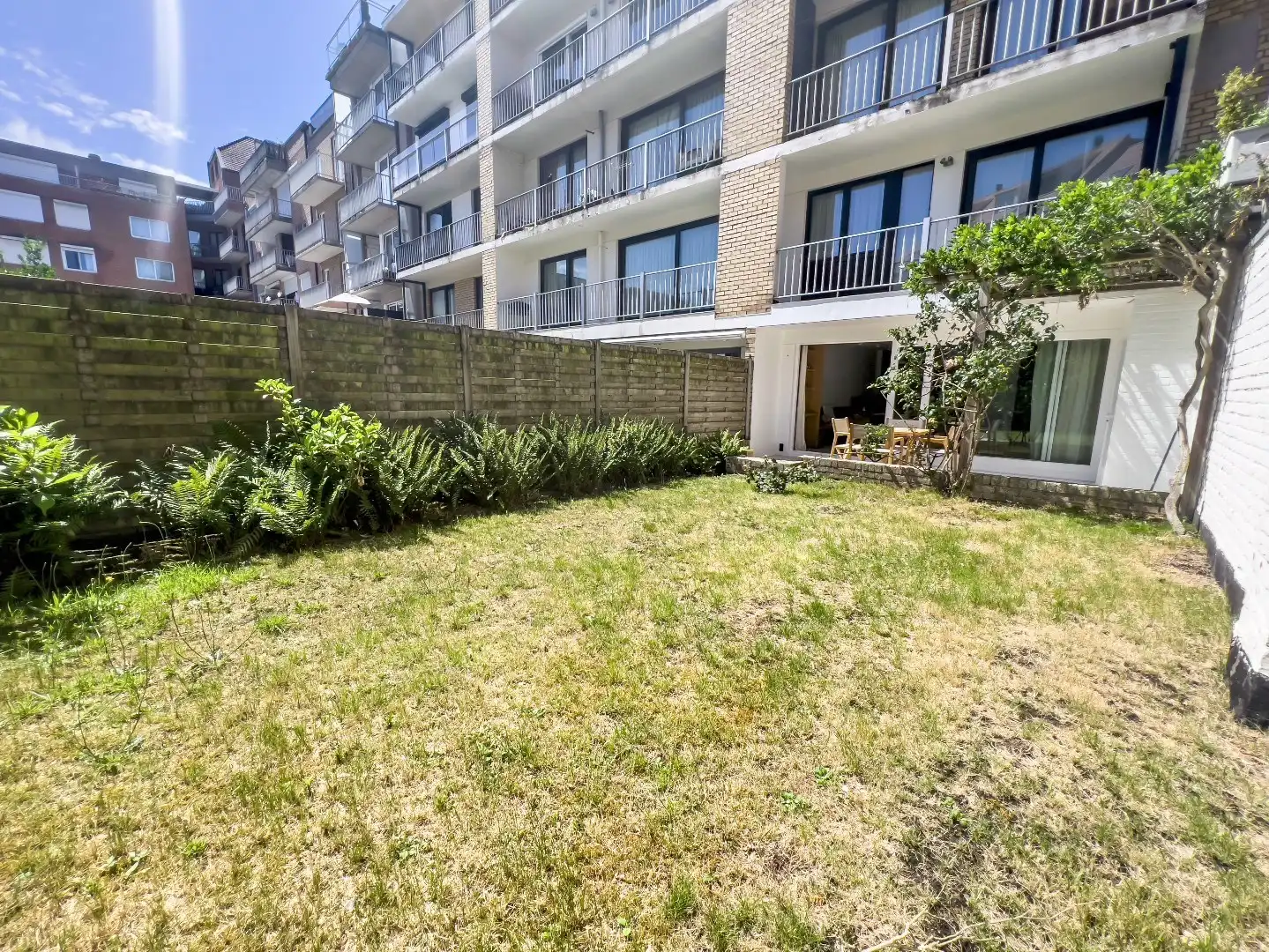 Prachtig gerenoveerd gelijkvloersappartement met zuidgerichte tuin, centraal gelegen op de Dumortierlaan vlakbij het Driehoeksplein.  foto 6