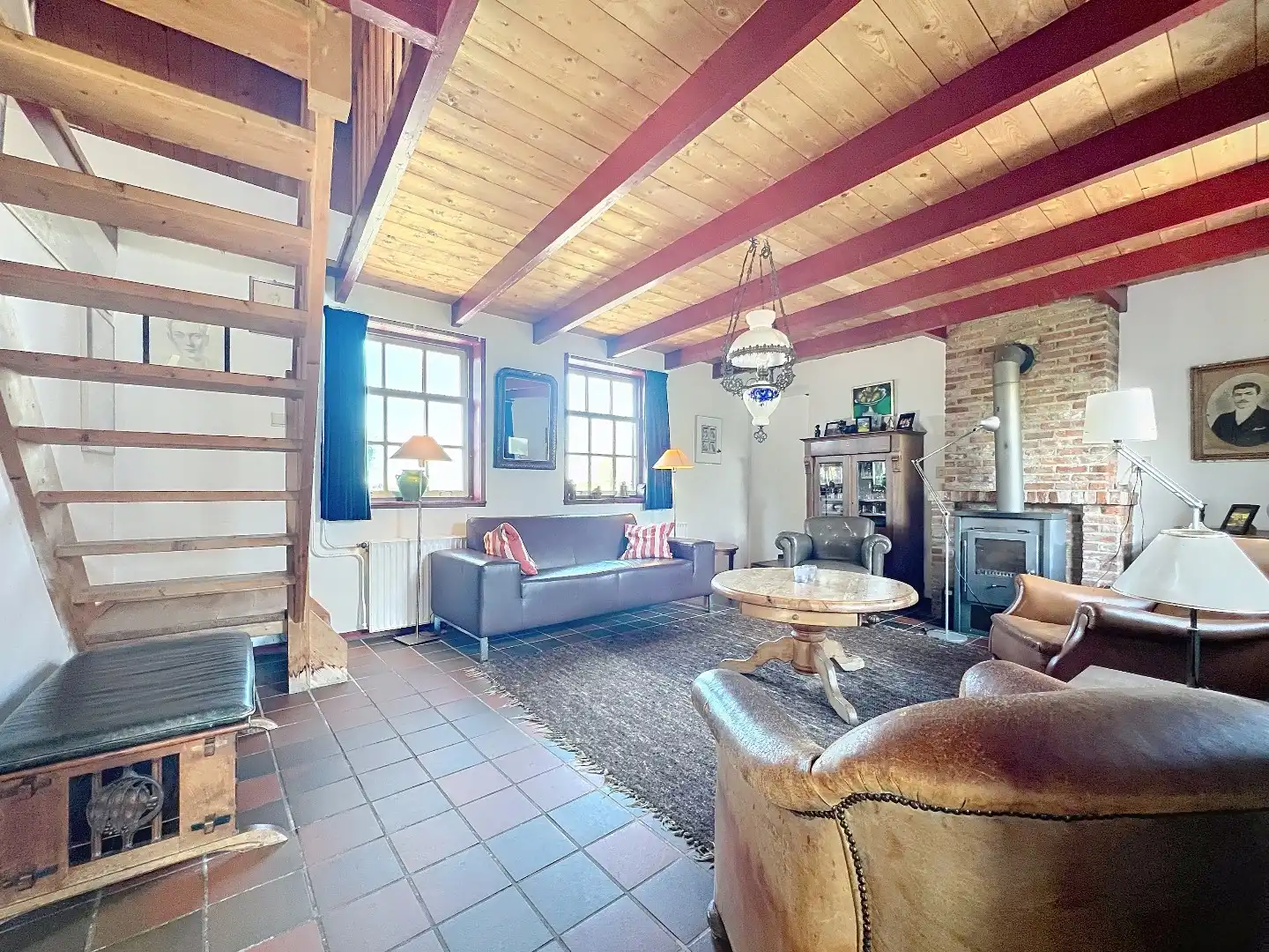 Idyllisch gelegen monumentale woning foto 13