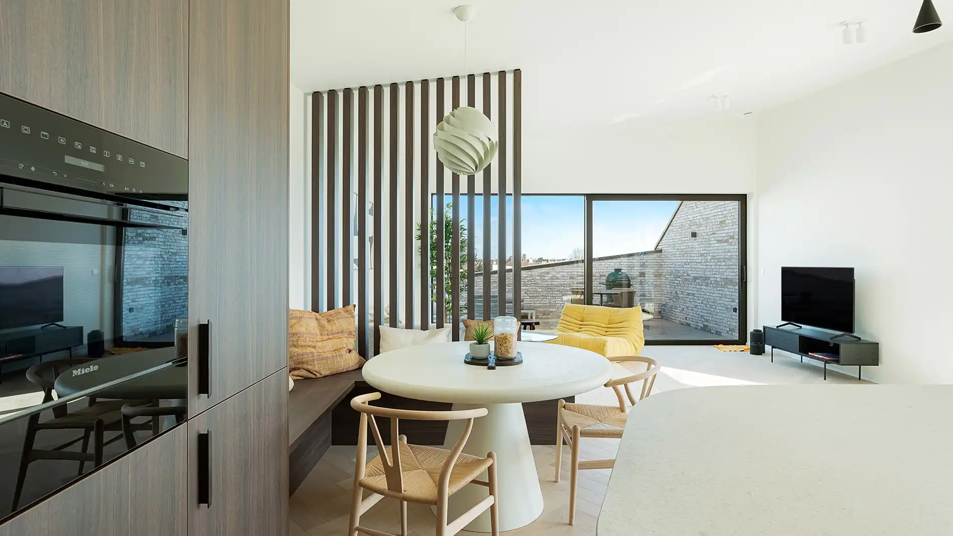 Exclusief verblijf met lift, terrassen en uitzonderlijke volumes in een groene-autovrije verkaveling te Knokke. foto 10