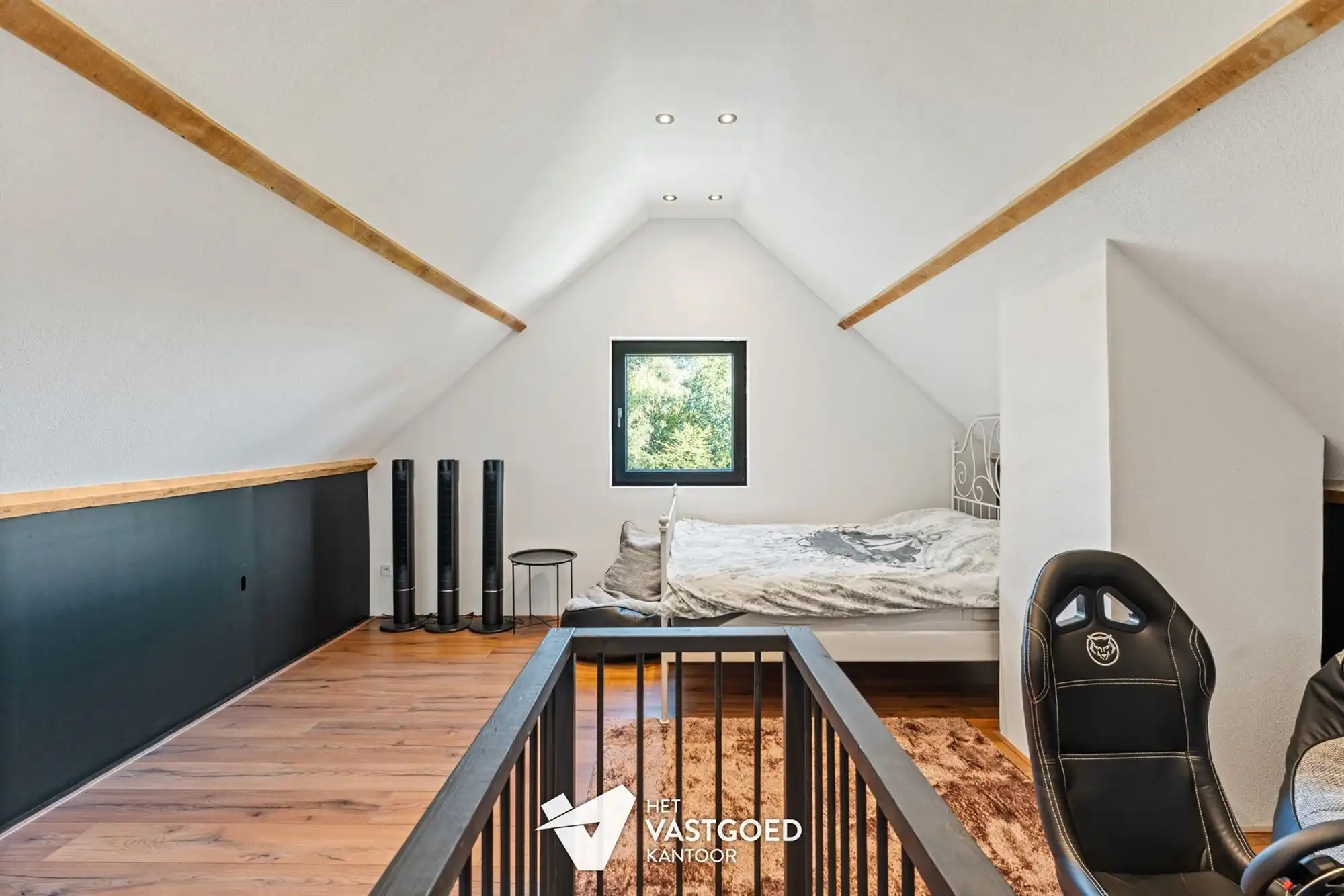 ZEER RUIME, GERENOVEERDE WONING OP TOP-LIGGING! foto 28