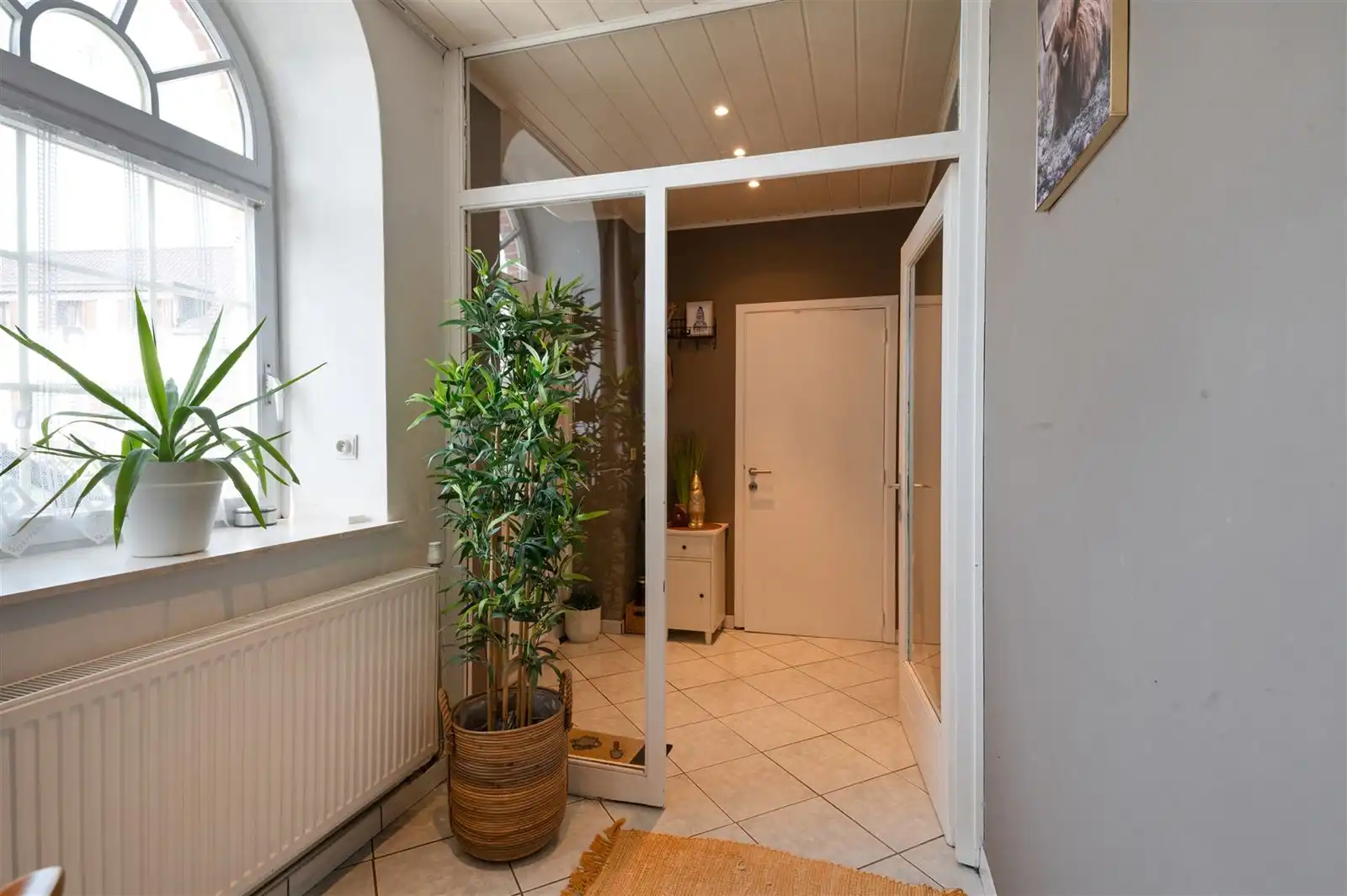 Gelijkvloers app met 2 slpks en garage foto 8