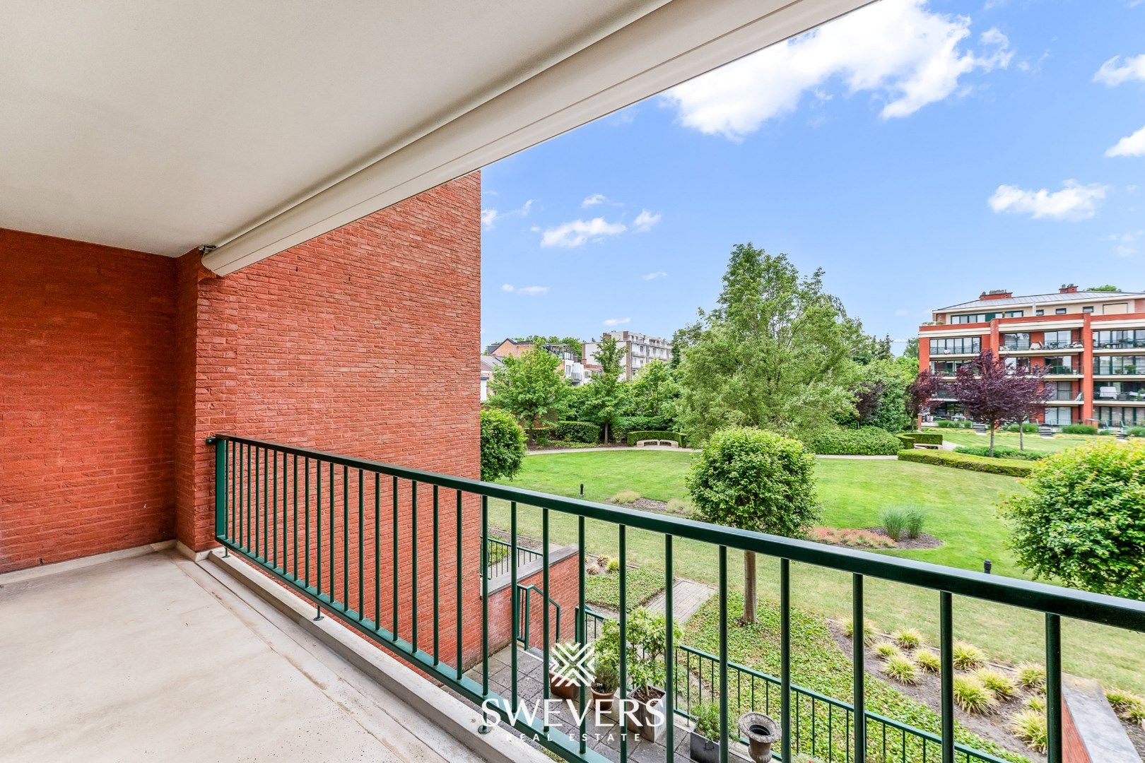 Licht appartement met ruim terras en groen uitzicht in Hasselt centrum foto 22