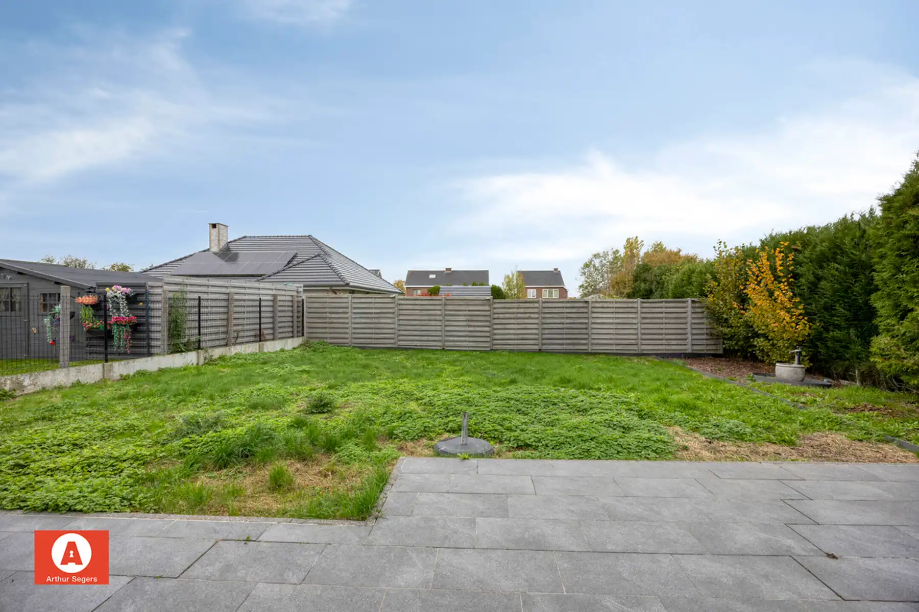 Instapklare en solide woning nabij het centrum van Opstal foto 2