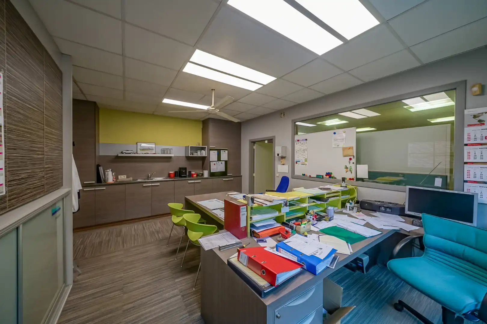 Winkelruimte met magazijn en woonst te Oostende foto 12