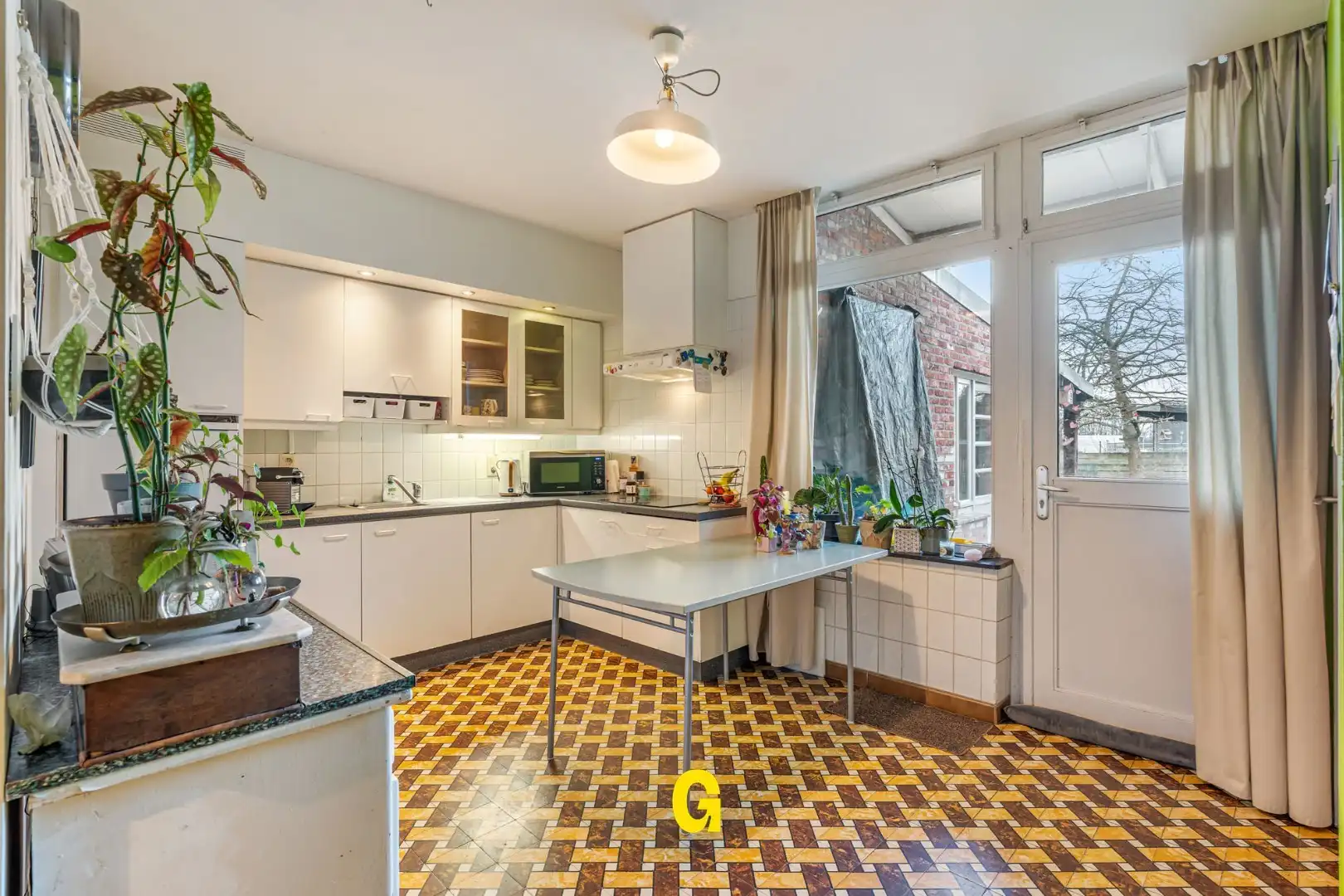 Leuke rijwoning met karakter, 3 slaapkamers, uitbreidingsmogelijkheden op zolder en gezellig tuintje met carport bereikbaar langs achter. foto 10